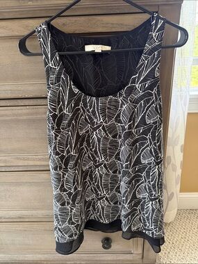 LOFT Black & White Leaf-Pattern Sleeveless Blouse
